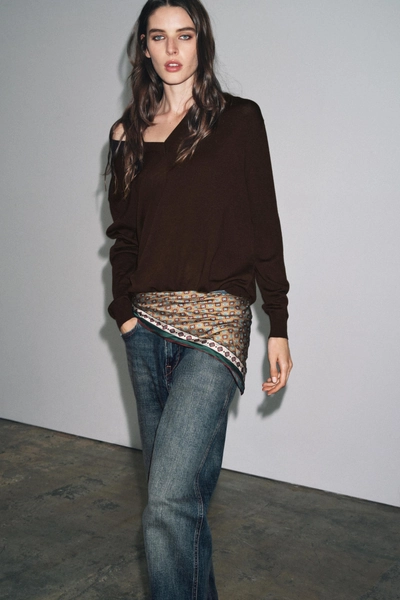 100% WOOL V-NECK SWEATER