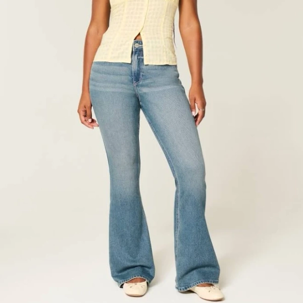 Hollister Women's Curvy High-Rise Flare Jeans