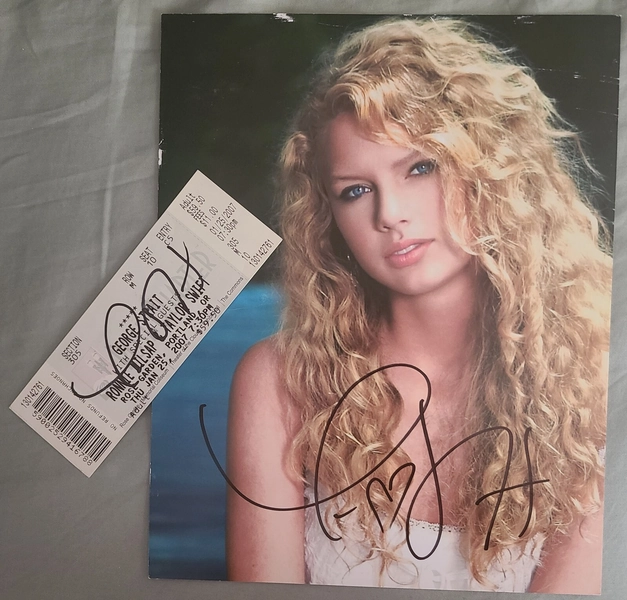TAYLOR SWIFT Signed Autograph Debut Photo And Ticket Stub 2007