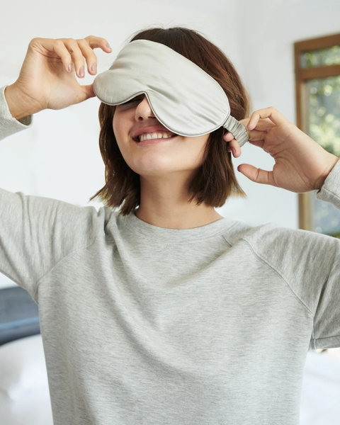 Mulberry Silk Beauty Sleep Mask | Quince in Light Blue