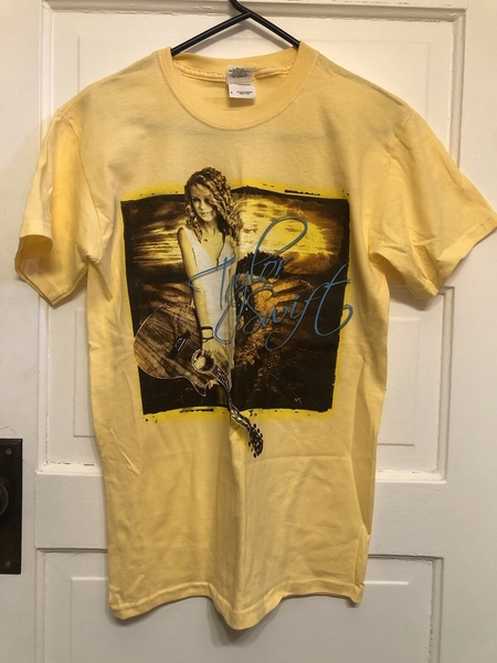 Taylor Swift 2007 Debut Album Concert Tour T-Shirt Small Butterfly Back NICE  