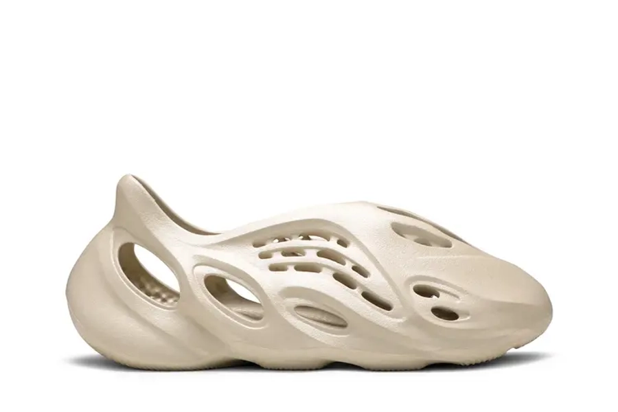 Yeezy Foam Runner Sand Size 12