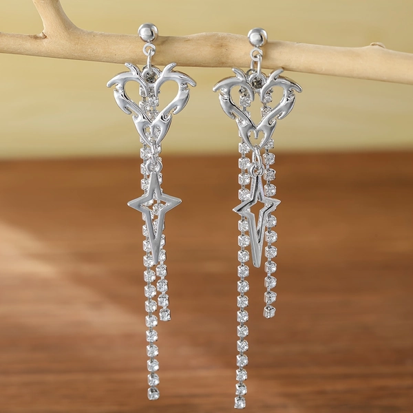 Vintage Creative Minimalist Heart-Shaped Hollow Tassel Pendant Earrings, Unique Women'S Additions, Perfect for Party Gifts