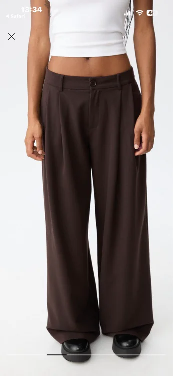 Geklede broek met wijde pijpen en plooien