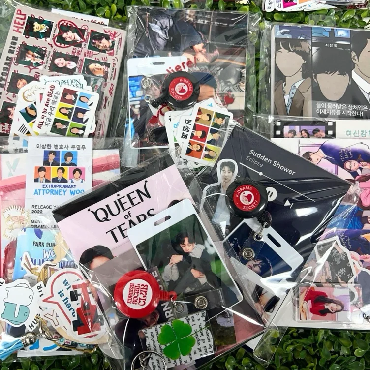 C’est des paquet de photo des k-drama !! Si vous voulez ma liste y’a juste à me le dire 