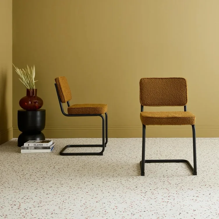 Lot de 2 chaises cantilever bouclette texturée verte, Maja, L46 x P54,5x H84,5cm