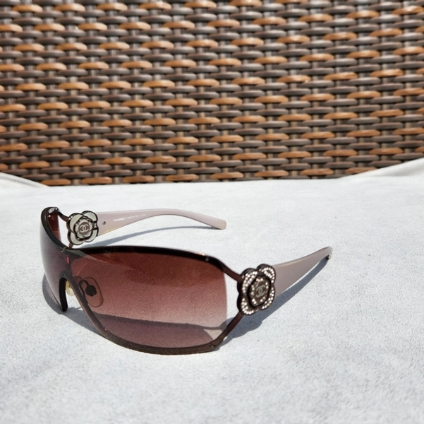Crystal Chanel Camelia flower sunglasses