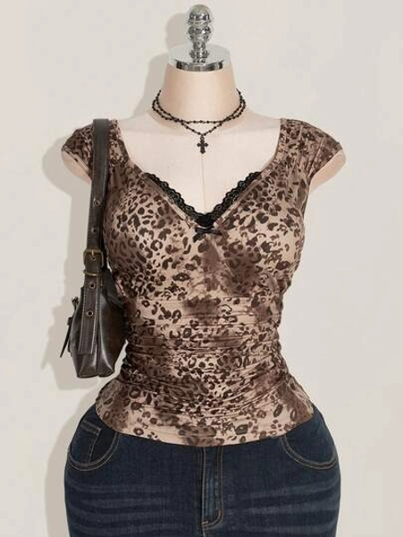 SHEIN ICON Women's Plus-Size Sexy Retro Millennial Style Y2K Chest Lace Bow Decoration Sweetheart Neck Leopard Print Brown Slim Fit T-Shirt