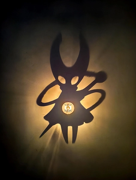 Hollow Knight Shadow Wall Lamp, Hallownest "Silhouette" Series Swappable Night Light (The Knight / Hornet)