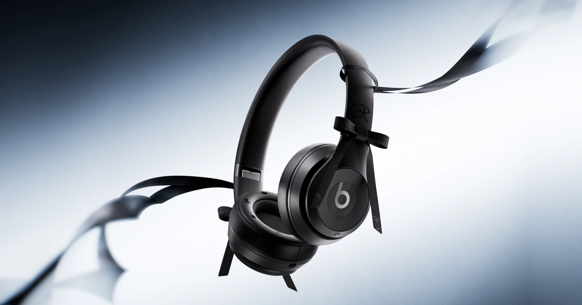 Beats x JENNIE Headphones - Special Edition Beats Solo 4