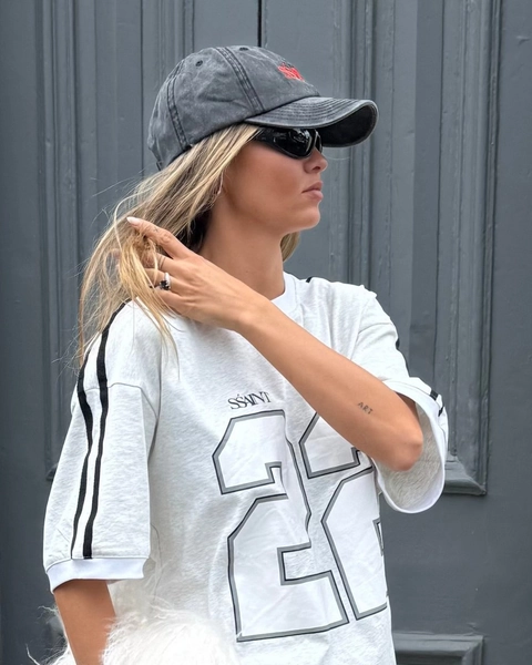 SŚAINT Cap Cherry Logo