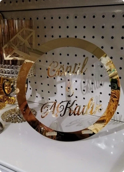 Alyans şeklinde pleksi isimlik | Pleksi ayna modelleri / ayna isimlikler | e-istoc Söz,Nişan Nikah şekeri,Kına gecesi,
Bebek ve Mevlid Toptan Malzemeleri