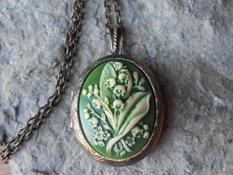 Choose Bronze, Silver or Gold - Lily of the Valley Hand Painted Cameo Locket - Gorgeous Colors - High Quality -  Weddings, Photos, Keepsakes