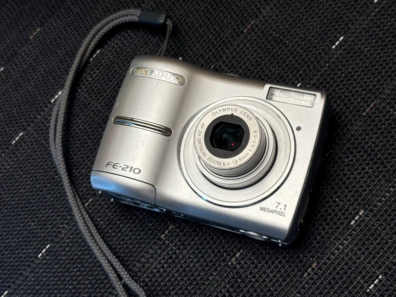 Olympus FE-210 Digital Camera, Lightweight and Compact, Optical Zoom: 3×, Popular, Easy to Use, 1990 - Etsy