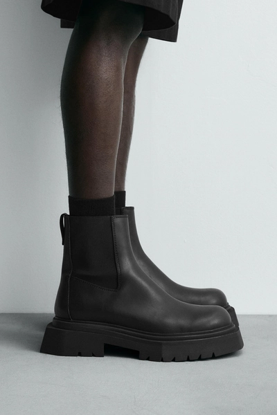 CHUNKY BOXY CHELSEA BOOTS
