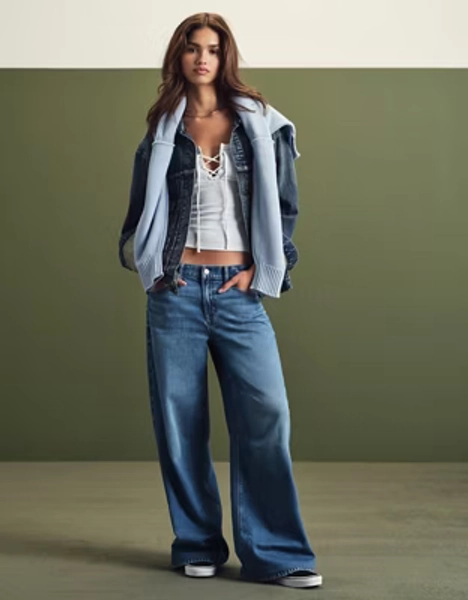 AE Dreamy Drape Strigid Low-Rise Ultra Wide-Leg Jean