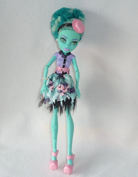 Monster High Doll Hauntlywood Honey Swamp Frights Camera Action