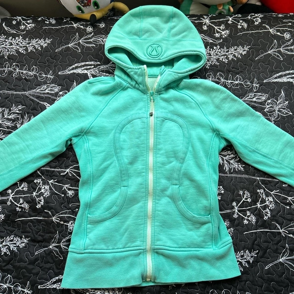 Lululemon Teal Scuba Hoodie 

In great condition,...