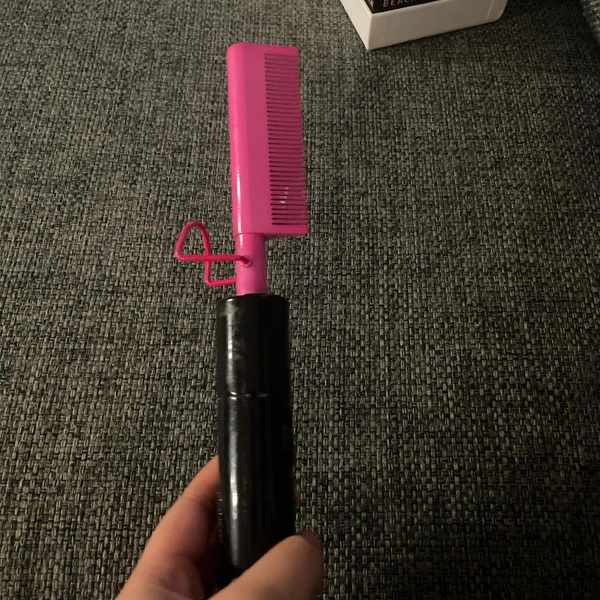 Pink hot comb no box never used