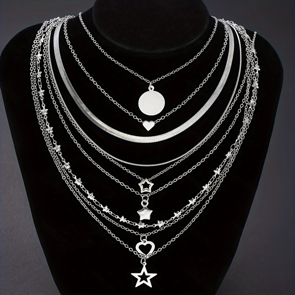 A Set of 7 Women'S Necklaces Featuring Silvery Heart, Star, And Round Pendant Designs, Showcasing a Vintage And Elegant Bohemian Style. This Unique And Creative Multi-Piece Set Is Perfect for Layering, Suitable for Both Men And Women