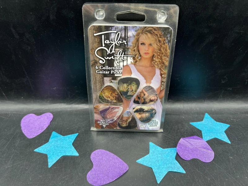 Taylor Swift Debut Self-Titled Album Lenticular Guitar Picks w Locker Poster NEW