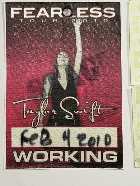 Taylor Swift Fearless Tour  2010  Satin Pass