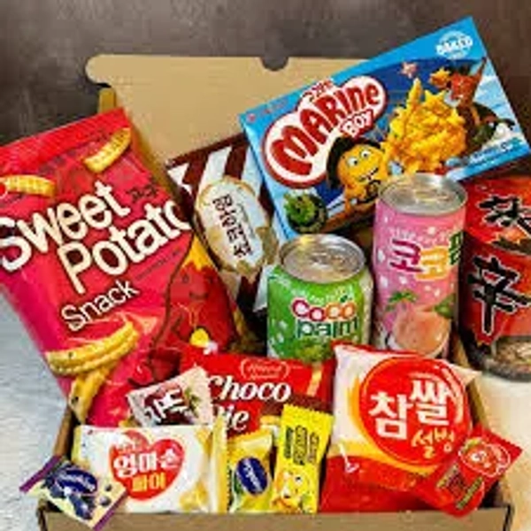Deluxe Korean Variety Snack Box: Assorted Treats from Seoul