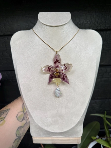 Real pink orchid necklace with pearl