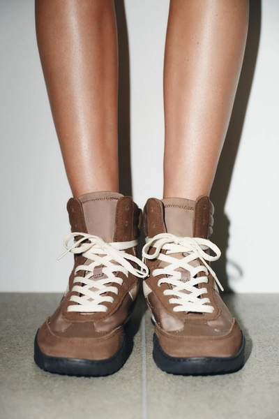 HIGH-TOP SNEAKERS