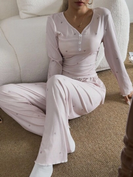 SHEIN Ensemble pyjama femme en tricot avec haut à manches longues et pantalon, imprimé cœur avec décoration de boutons en col V, tenue d'automne
