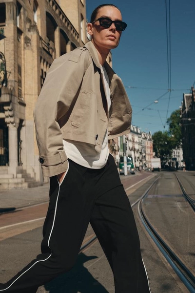 DOUBLE-BREASTED SHORT TRENCH COAT