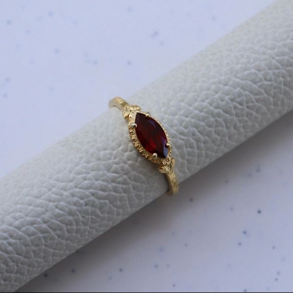 Garnet Dainty Ring, Gold Filled Ring, Garnet Ring, Leaf Ring, Nature Inspire Ring, Sterling Silver 925 Garnet Ring, Gift For Her
