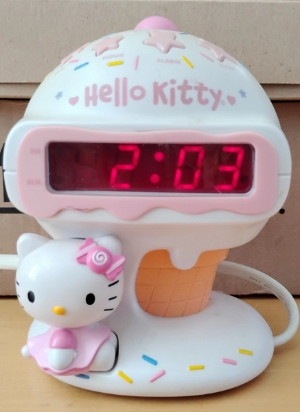 Sanrio Hello Kitty Ice Cream Cone Radio Alarm Clock