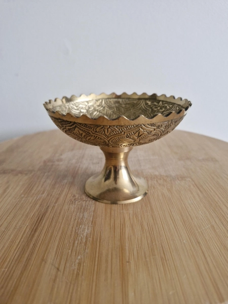 Vintage Small Brass Bowl. Vintage Etched Floral Brass Pedestal Bowl. Etched Floral Brass Trinket Dish. Ornate Brass Bowl. Gift. Unique