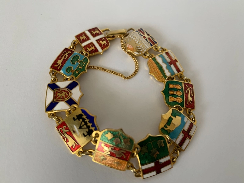 ⭐️FAVORITE⭐️Vintage Enamel~Metal Gold Bracelet 10 Canadian Flags~Provinces 7" L Souvenirs