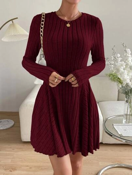 SHEIN Essnce Robe évasée à manches longues, col rond côtelé, couleur unie, style décontracté, mini, pour femme, couleur bordeaux, tenue de femme pour le Nouvel An, robe de femme pour le Nouvel An, robe de fête du Nouvel An, robes pour femme en hiver
