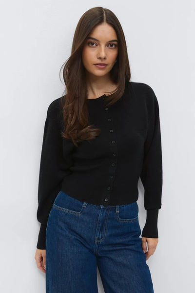 Shaped knitted cardigan