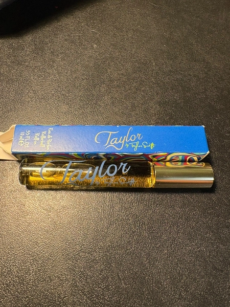 Taylor by Taylor Swift Perfume Eau De Parfum Travel Spray NEW 10ml with package