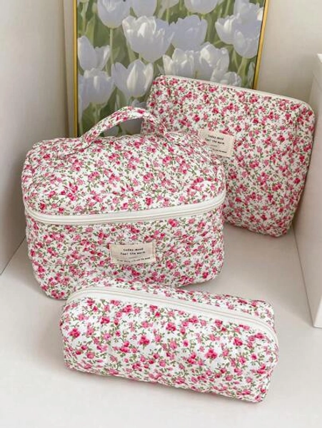 1 PC Rose Red Floral Print Multi-Purpose Quilted Bag Make Up Bag,Fashionable And Casual Large Capacity Portable Zipper Makeup Bags,Travel Storage Stationery Storage,Vacation Essentials Cosmetic Bags For Pouch Pads,Wired Earphones,Earpods,Headphones,Charger,Lipsticks,Cosmetics,Perfume,Skin Care And Beauty Products,Home Decor,For Mom,Women,Nurses,Students,School Girls,Keys,Holiday Gifts,Makeup Bag,Make Up Bag,Makeup Bags,Cosmetic Bag,Makeup Organiser,Travel,Makeup Pouch,Bag,Vanity,Make Up Pouch,Travel Essentials,Pouch Bag,Make Up Bags,Bags,Travel Essential,Vanity Accessories,Small Makeup Bag,Makeup Pouch,Cosmetic Bag,Travel Essential,Large Capacity,Large Makeup Bag