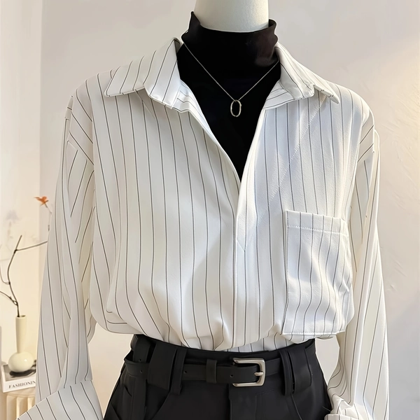 A Loose-Fitting, Retro-Style Striped Turtleneck Shirt Designed for Layering, Perfect for Spring And Autumn.