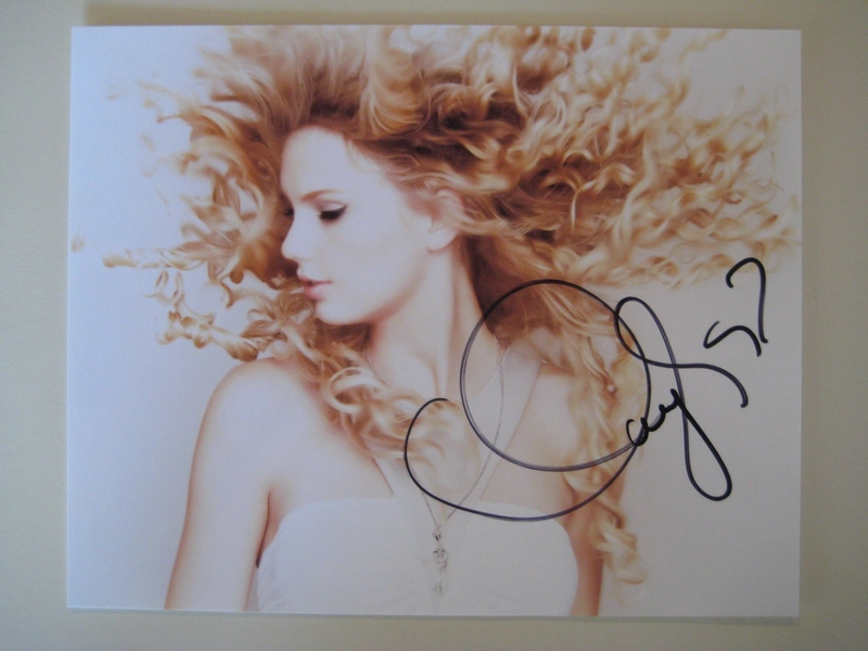 Taylor Swift Autographed 8 x 10 Signed Photo Fearless tour era