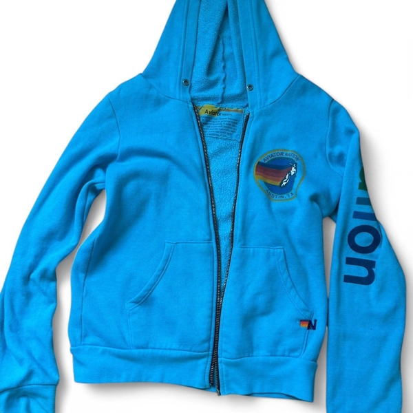 Blue Aviator Nation hoodie!💙🌈
Medium condition - no...
