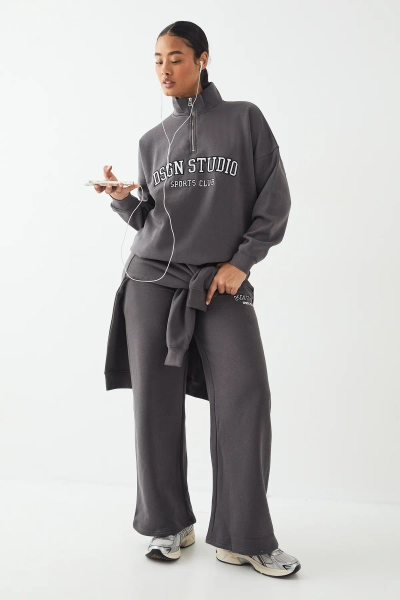 DSGN Studio Applique Straight Leg Jogger