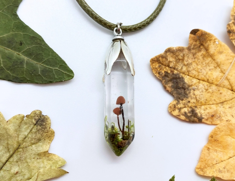 MUSHROOM CRYSTAL NECKLACE