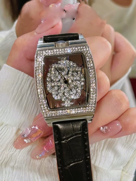 1pc Fashionable & Elegant Precise Barrel Shaped Dial Ladies Watch, Transparent Caseback Diamond Decoration, Rotating Poker Queen - AliExpress 1511