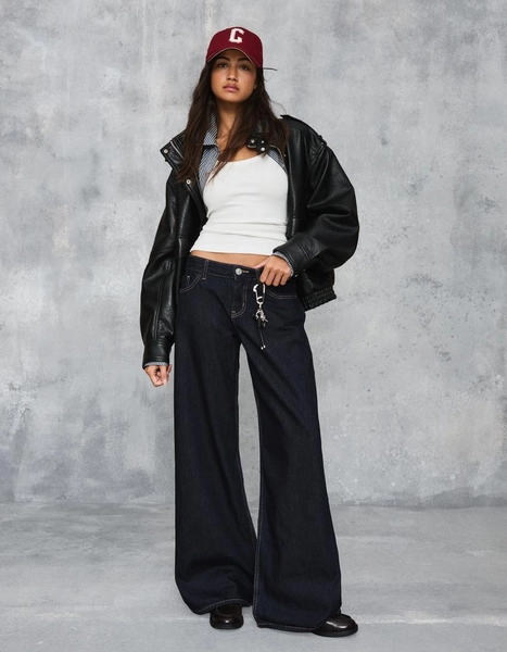 Low-rise wide-leg jeans