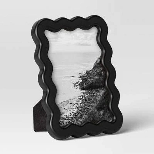 Room Essentials Wavy Shape Picture Frame