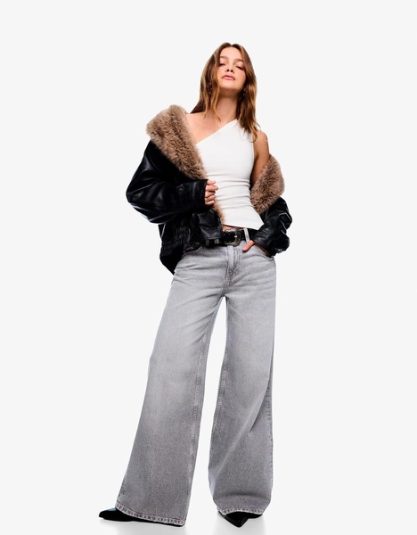 Mid-waist wide-leg jeans