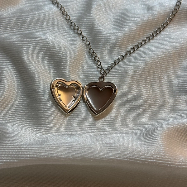 Lana Del Rey Heart Locket Necklace - y2k romantic accessory, Valentine's day gift, coquette jewelry, dark academia, whismsygoth gift for her