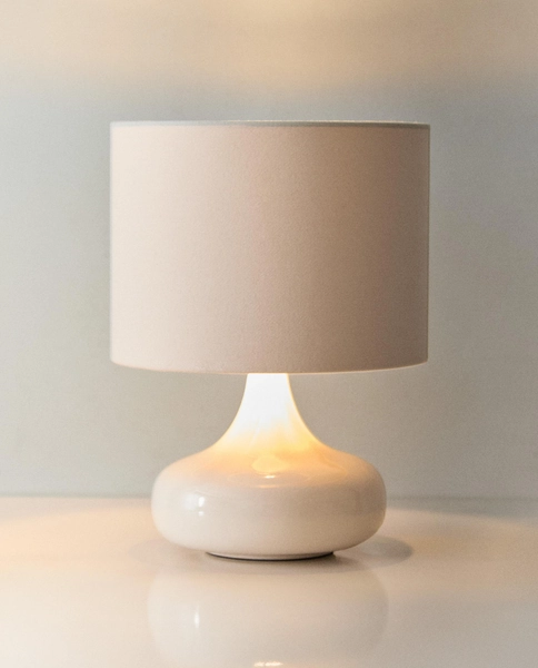 SMALL TABLE LAMP WITH CERAMIC BASE